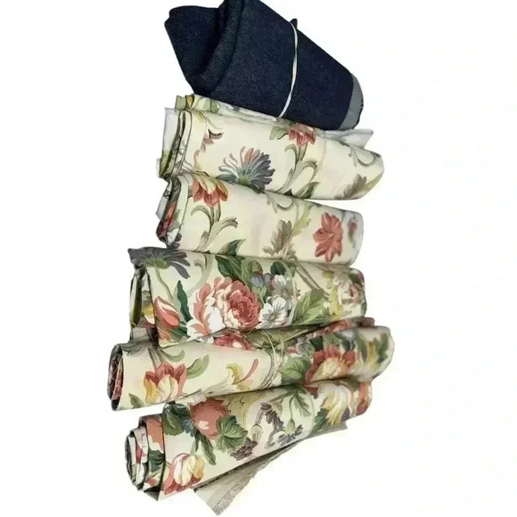 Fabric - 4 rolls of vintage floral 1 roll of dark denim 1 roll tropical floral - Picture 8 of 15